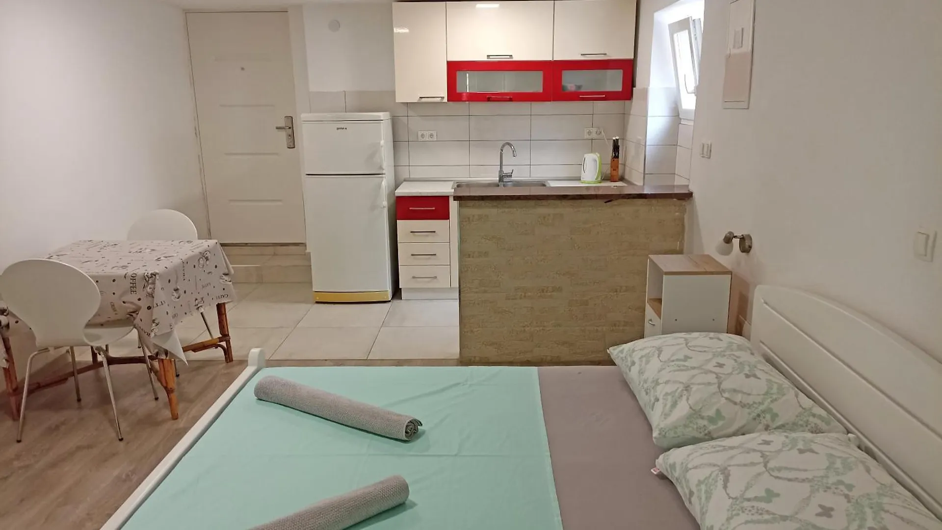 Beach House Split Apartment