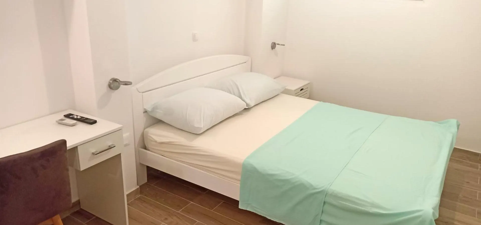 Beach House Split Apartment