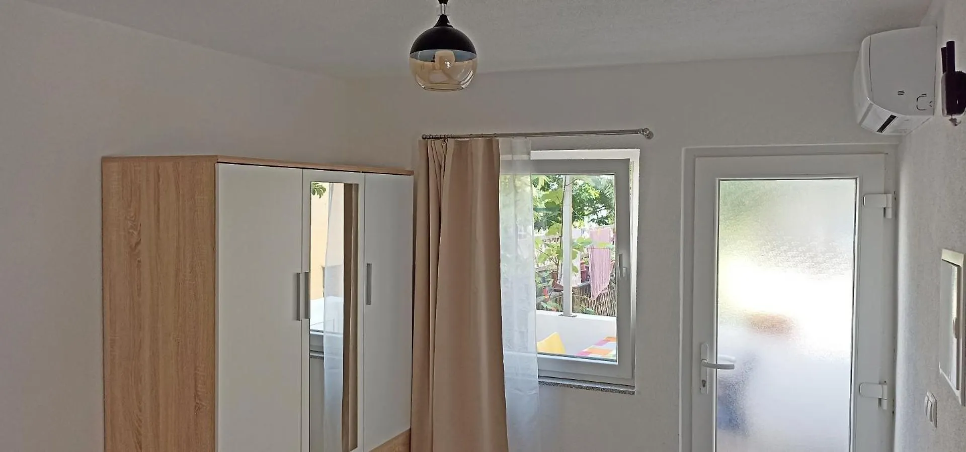 Beach House Split Apartment